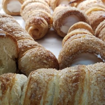 El Globo Bakery - horns look amazing! - Donuts Near Me - Speedway, Indiana El Globo Bakery - horns look amazing! - Donuts Near Me - Speedway, Indiana