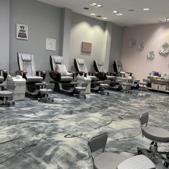 Avalon Nail Lounge - Large room with many chairs - Nail Salons Near Me - West Chester, Ohio