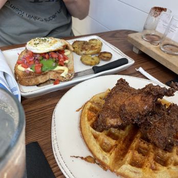 Nolabelle Kitchen + Bar - Burgers Near Me - Mankato, Minnesota