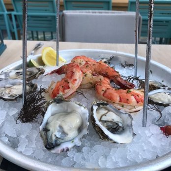 Herringbone Waikiki - Jumbo shrimps and oysters - Seafood Near Me - Honolulu, Hawaii