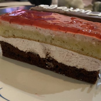 Vanilla Cakes & Pastries - Strawberry cake - Bakeries Near Me - Hilliard, Ohio Vanilla Cakes & Pastries - Strawberry cake - Bakeries Near Me - Hilliard, Ohio