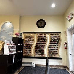 Deluxe Nails & Spa - Wall of color