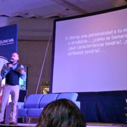 Universidad del Valle de Atemajac - Expo Comunicación.