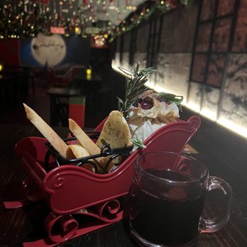 Mistletoe - Baked Brie - Bars Near Me - San Francisco, California
