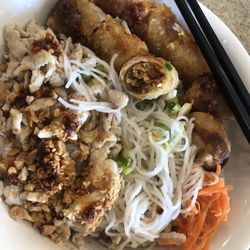 Summer Roll - Grilled chicken vermicelli bowl