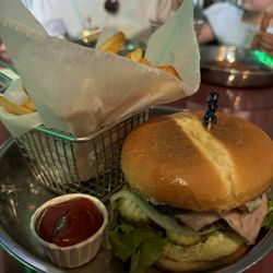 Hangar 138 - Coming in hot burger
