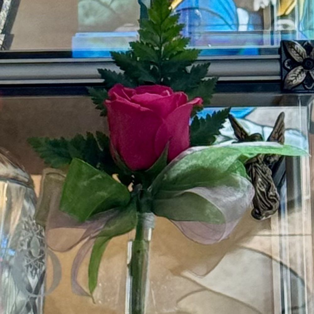 Great job by the florist for my mom's flower. Great job by the florist for my mom's flower.