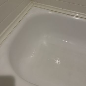 Renaissance Chicago Glenview Suites Hotel - Gross bathtub - Hotels Near Me - Glenview, Illinois