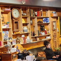 RS Beanery Coffee & Cocktails - Cozy Decor for Relaxing