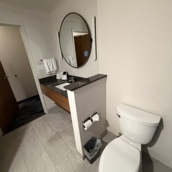 Fairfield by Marriott Inn & Suites Santa Rosa Rohnert Park - View facing door of bathroom. - Hotels Near Me - Rohnert Park, California Fairfield by Marriott Inn & Suites Santa Rosa Rohnert Park - View facing door of bathroom. - Hotels Near Me - Rohnert Park, California