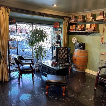La Casa Cigar Lounge - Lounge - Cigar Bars Near Me - North Hollywood, California