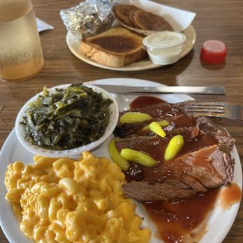 Betty's Bar-B-Q - BBQ beef max n cheese collard greens - Barbeque Near Me - Anniston, Alabama