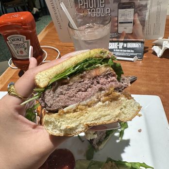 PGA Tour Grill - Burger - Bars Near Me - Honolulu, Hawaii