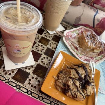 The Sweet Read - Caramel frozen coffee, iced latte, espresso chocolate chip scone and cinnamon roll - Coffee & Tea Near Me - Woodstock, Georgia The Sweet Read - Caramel frozen coffee, iced latte, espresso chocolate chip scone and cinnamon roll - Coffee & Tea Near Me - Woodstock, Georgia