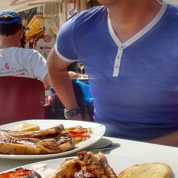 La Cantina del Pintxo - Mixed grill and lamb cgips, fried potatoe, veg for main course - Spanish Near Me - Sitges, B La Cantina del Pintxo - Mixed grill and lamb cgips, fried potatoe, veg for main course - Spanish Near Me - Sitges, B