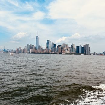 Statue City Cruise - View of New York from the ferry - Ferries Near Me Statue City Cruise - View of New York from the ferry - Ferries Near Me