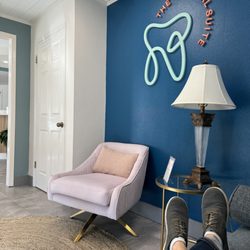 Lindi Perkins, DDS - The Dental Suite - Waiting room foot pic