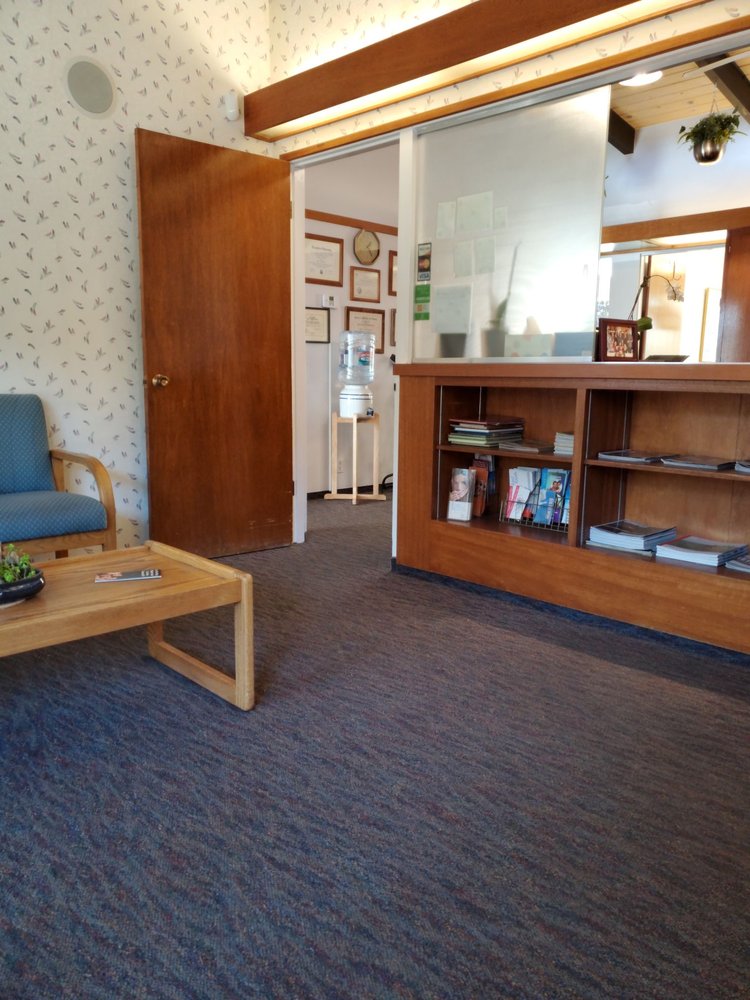 EDGERTON JOHN E DDS 216 Traffic Way, Arroyo Grande, California