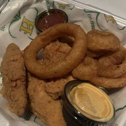 Houligan's Sampler extra tenders instead of mozzarella sticks.