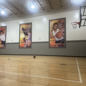 LA Fitness - Clean basketball court - Gyms Near Me - New Lenox, Illinois LA Fitness - Clean basketball court - Gyms Near Me - New Lenox, Illinois