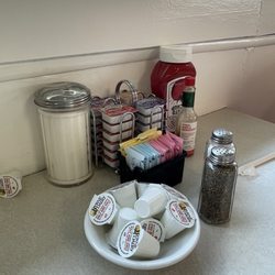 Dutchland Diner - Well stocked tables