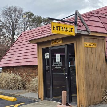 Bad Wolf BBQ - The main entrance on the side of the restaurant. - Barbeque Near Me - Roanoke, Virginia