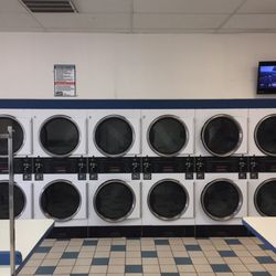 Maytag Soaps Laundry - Lots of room to do laundry even if it's busy