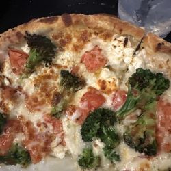 Rounders Sports Bar & Grill - Rounders white pizza Amazing a must-have