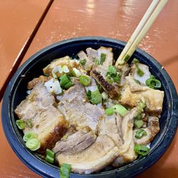 Braised pork belly rice bowl