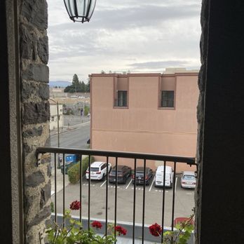 Hotel La Rose - Hotels Near Me - Santa Rosa, California Hotel La Rose - Hotels Near Me - Santa Rosa, California