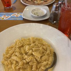 California Pizza Kitchen - KIDS CURLY MAC 'N' CHEESE MARGHERITA PIZZA