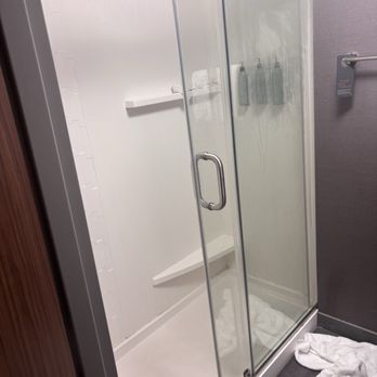 DoubleTree by Hilton Hotel Cincinnati Airport - nice clean good pressured shower - Hotels Near Me - Hebron, Kentucky DoubleTree by Hilton Hotel Cincinnati Airport - nice clean good pressured shower - Hotels Near Me - Hebron, Kentucky