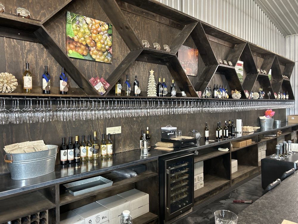 Bingham Family Vineyards Hye Logo