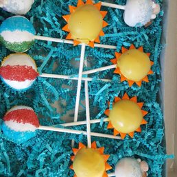 Beach themed set with beach balls , suns and sea shells :)