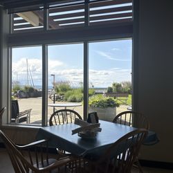 Anthony's Beach Cafe - Great location near the Edmonds Yacht  Club.  Very friendly atmosphere