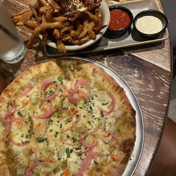 Moku Kitchen - Coconut curry shrimp pizza and garlic truffle fries - Cocktail Bars Near Me - Honolulu, Hawaii Moku Kitchen - Coconut curry shrimp pizza and garlic truffle fries - Cocktail Bars Near Me - Honolulu, Hawaii
