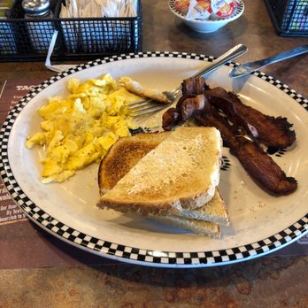 Black Bear Diner Tracy - American Near Me - Tracy, California