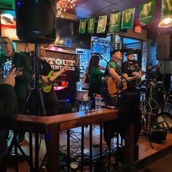 Blarney Stone Pub & Restaurant - House band - Irish Pub Near Me - Seattle, Washington
