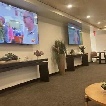 Simi Valley Toyota - Service waiting area - Car Dealers Near Me - Simi Valley, California Simi Valley Toyota - Service waiting area - Car Dealers Near Me - Simi Valley, California