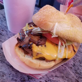 Big Earl's Greasy Eats - Kobe beef burger - American Near Me - Cave Creek, Arizona Big Earl's Greasy Eats - Kobe beef burger - American Near Me - Cave Creek, Arizona