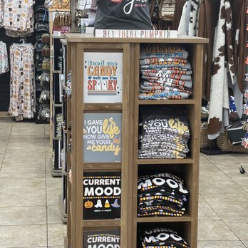 Buc-ee’s - Halloween Shirts - Convenience Stores Near Me - Luling, Texas Buc-ee’s - Halloween Shirts - Convenience Stores Near Me - Luling, Texas