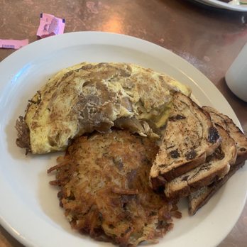 Station 400 - French Omelette, hash browns and cinnamon raisin toast - American Near Me - Sarasota, Florida
