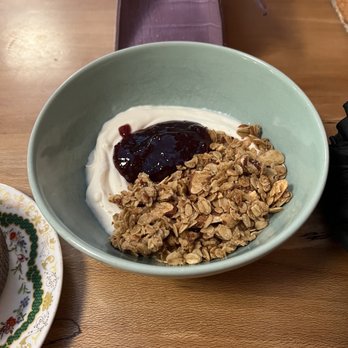 Ellē - Yogurt and granola bowl - Cafes Near Me - Washington, DC, District of Columbia