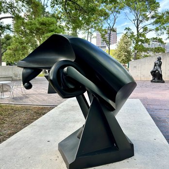Cullen Sculpture Garden - Museums Near Me - Houston, Texas