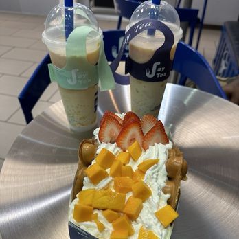 Jay Tea - Mango Grapefruit Sago & Fruit Bubble Waffle - Bubble Tea Near Me - Tukwila, Washington