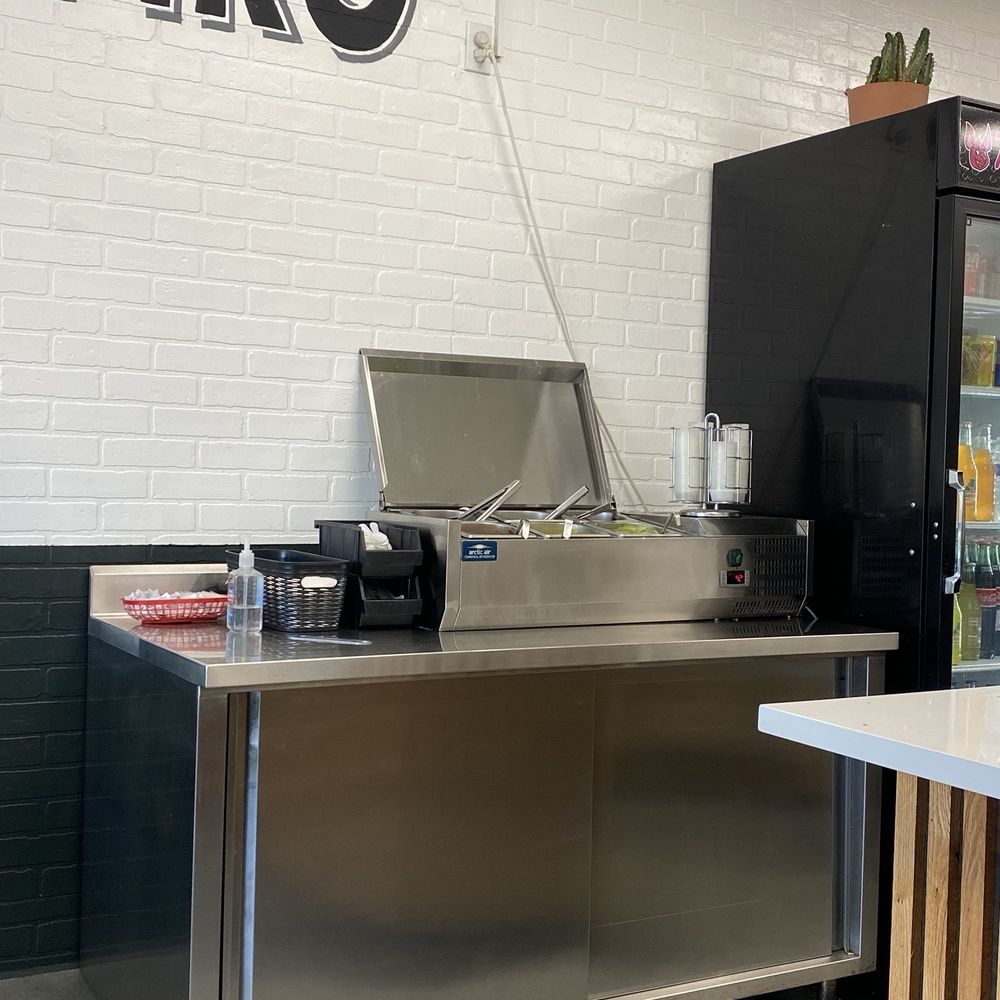 Tacos El Vampiro - Condiment bar - Mexican Near Me - Sylmar, California