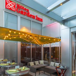 Hilton Garden Inn New York/Manhattan-Midtown East - Outdoor Patio at Dusk
