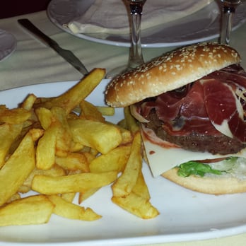 Casa Tinin - La mejor hamburguesa de Madrid con foie y jamón de bellota - Mediterranean Near Me - Madrid, M