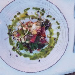 Les Jardins de la Vieille Fontaine - Assiette de crabe, crudités colorées et pesto d'herbes aromatiques