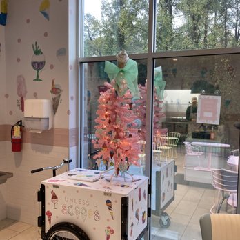Unless U Scoops - Interior - Ice Cream & Frozen Yogurt Near Me - Vestavia Hills, Alabama